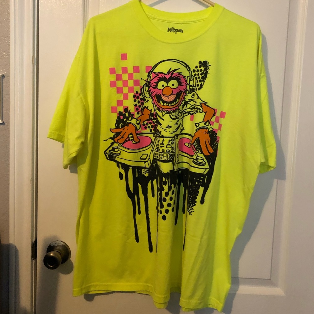 The muppets turn table design shirt